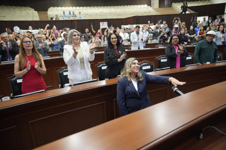 Mirna Luz Lora Aguilar se incorpora a la 65 Legislatura tras rendir protesta como diputada local